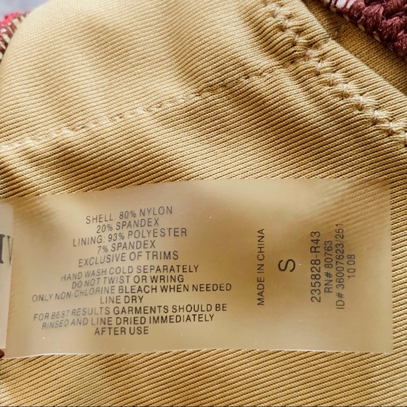 Victoria’s Secret Triangle Bikini Top Size Small - Picture 8 of 8